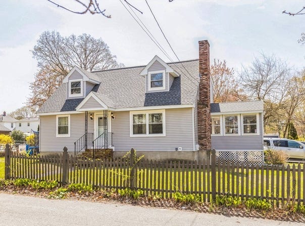 14 Greenville St, Billerica, MA 01821