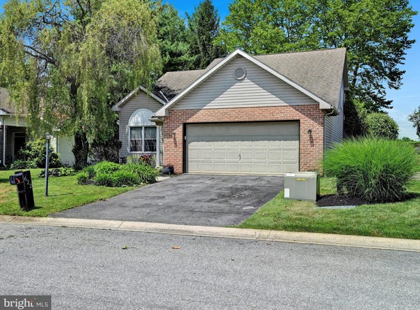 622 PONDSIDE LANE, LEBANON, PA 17042