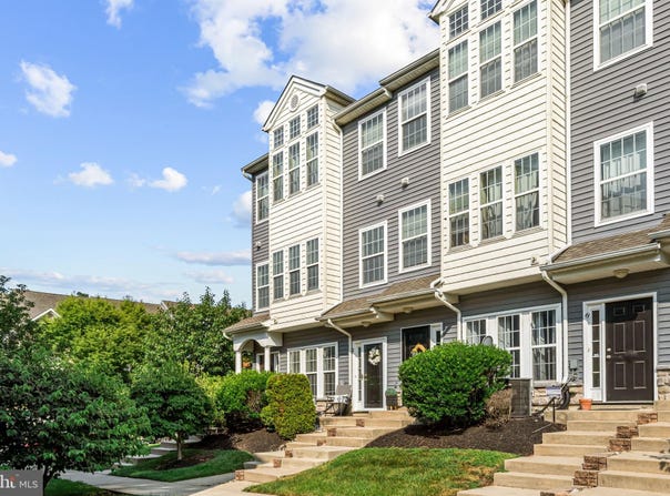 2 TEAL COURT, DELRAN, NJ 08075