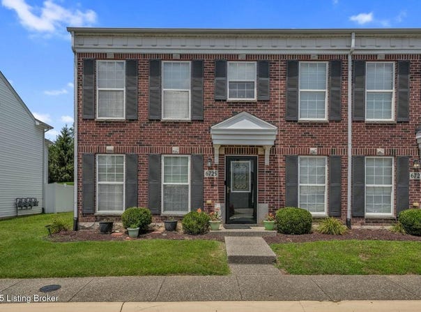 6725 Arbor Creek Dr, Louisville, KY 40228