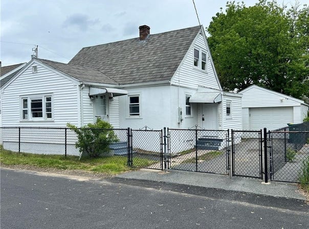 93 Mason Avenue, Portsmouth, RI 02871