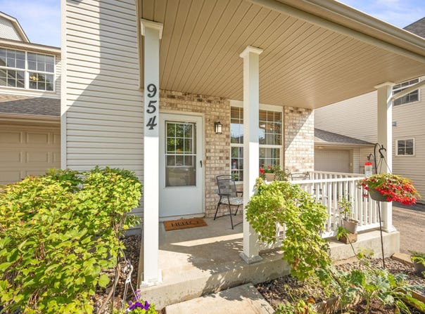 954 Conner Street, Chaska, MN 55318