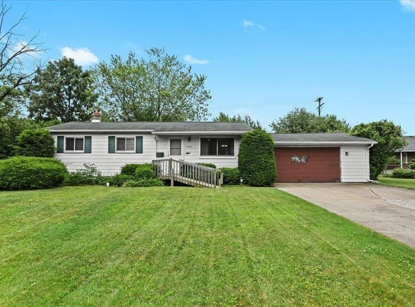29825 Dawson Avenue, Garden City, MI 48135