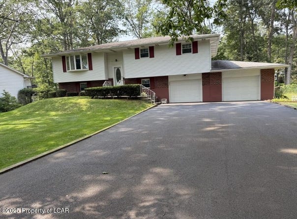 17 Old North Road, Mountain Top, PA 18707