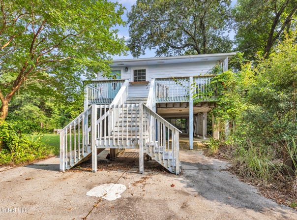 178 Fort Henry Avenue, Pass Christian, MS 39571