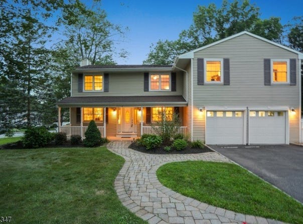 2 Cobb Ter, Roseland Boro, NJ 07068-1201