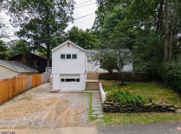 1 Strawberry Point Drive, Byram Twp., NJ 07821-3701
