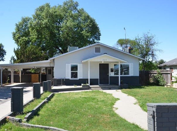 237 Smith Avenue, Lemoore, CA 93245
