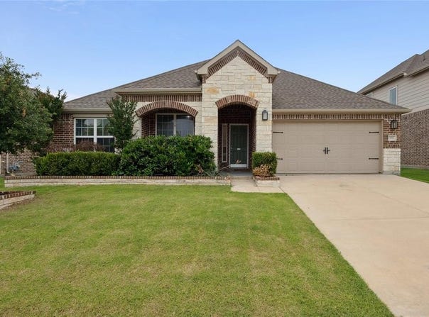 933 Basket Willow Terrace, Fort Worth, TX 76052