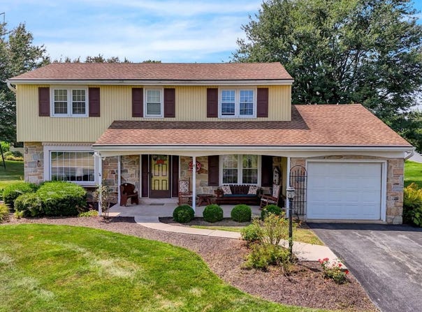 394 N. Railroad Ave, New Holland, PA 17557