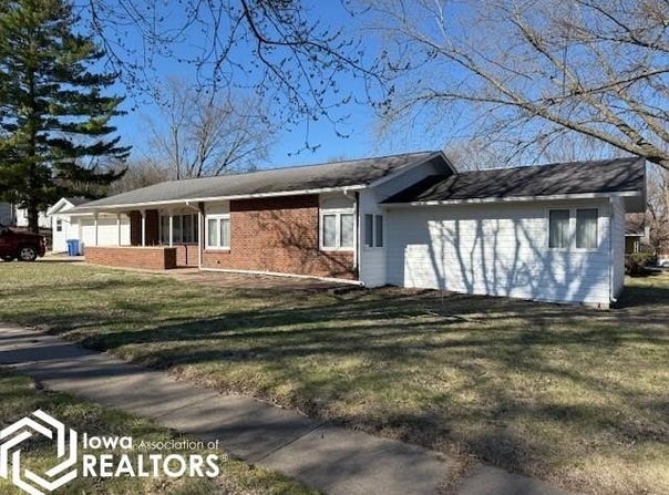 121 N Lowe Street, Algona, IA 50511