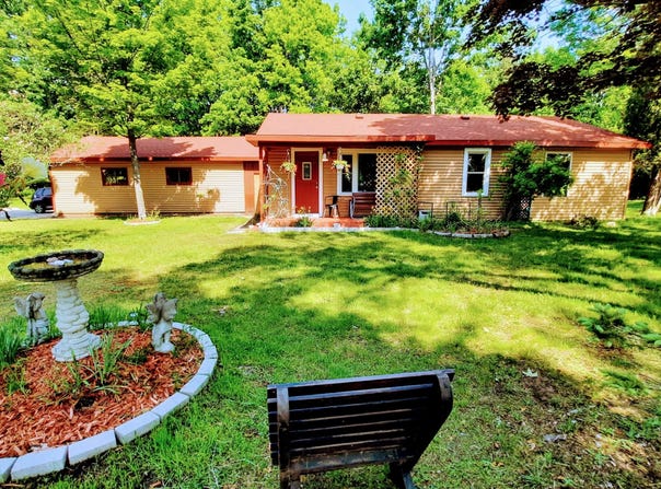 8424 Third Street, Onekama, MI 49675