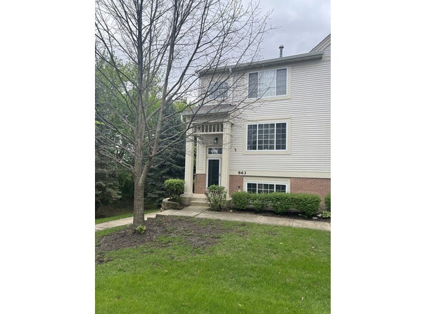 863 PHEASANT Trail, St. Charles, IL 60174