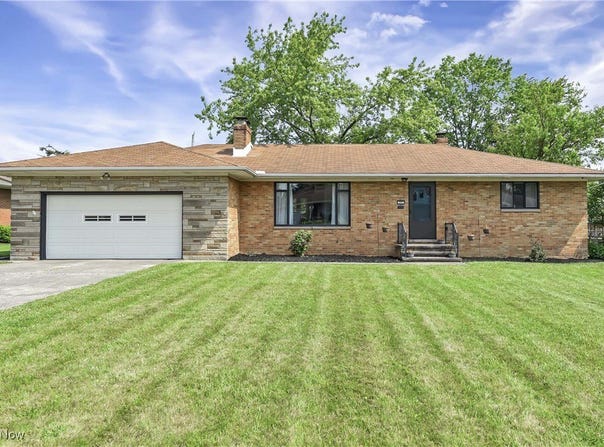321 Justo Lane, Seven Hills, OH 44131