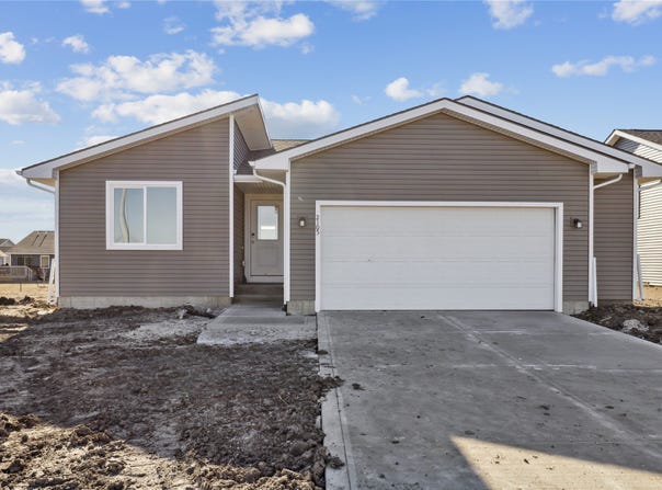 2105 White Oak Lane, Granger, IA 50109