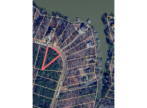 51 Harbor Dr, Macon, NC 27551