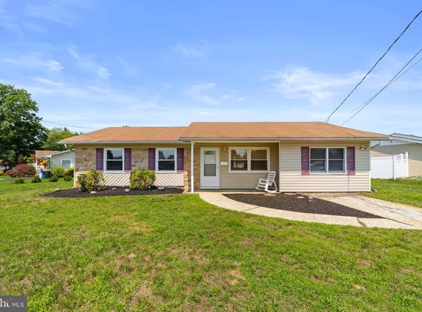5 FOREST PARK Terrace, MONROE TOWNSHIP, NJ 08831
