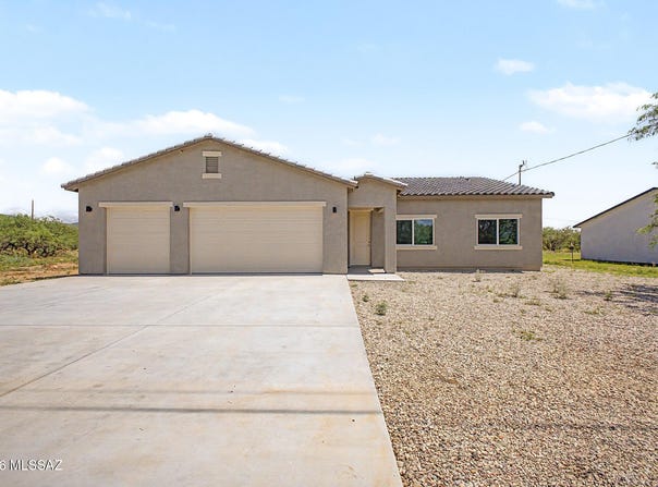 21 Via Inglaterra Court, Rio Rico, AZ 85648
