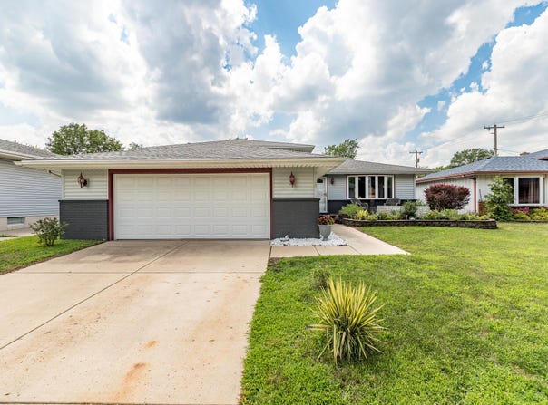 9120 Southmoor Avenue, Highland, IN 46322