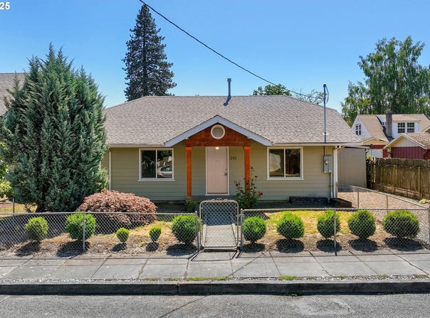 213 ENGLE AVE, Molalla, OR 97038