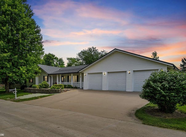 7 Hobart Place, Grinnell, IA 50112