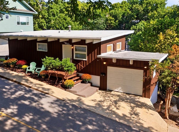 51 Mountain Street, Eureka Springs, AR 72632