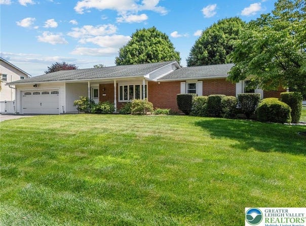 2704 Plymouth Drive, Palmer Twp, PA 18045