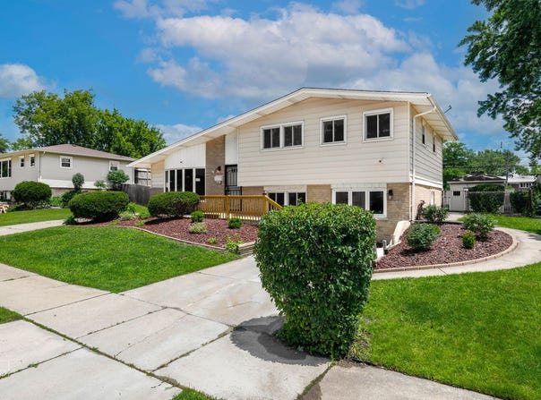 14825 Parkside Avenue, Oak Forest, IL 60452