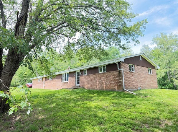 207 Munntown Rd., Nottingham, PA 15330