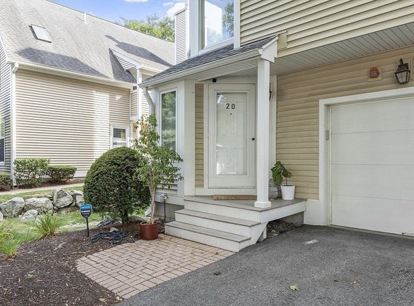 20 Hammond Pl, Woburn, MA 01801