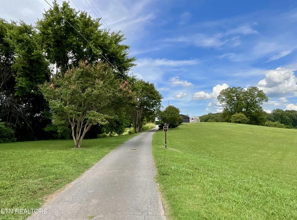 8220 Lucas Lane, Powell, TN 37849