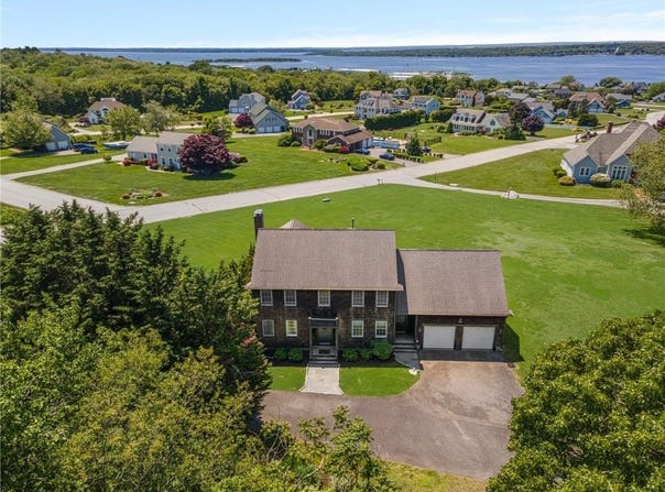 121 King Charles Drive, Portsmouth, RI 02871