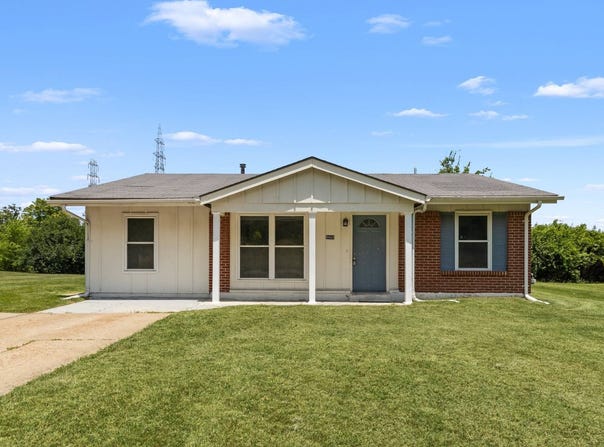 9469 Napoleon Blvd, Olivette, MO 63132