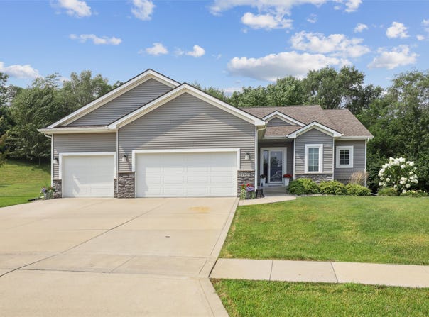 1605 W Girard Avenue, Indianola, IA 50125