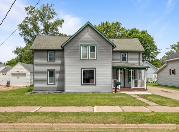 102 10TH Street, CLINTONVILLE, WI 54929-1453