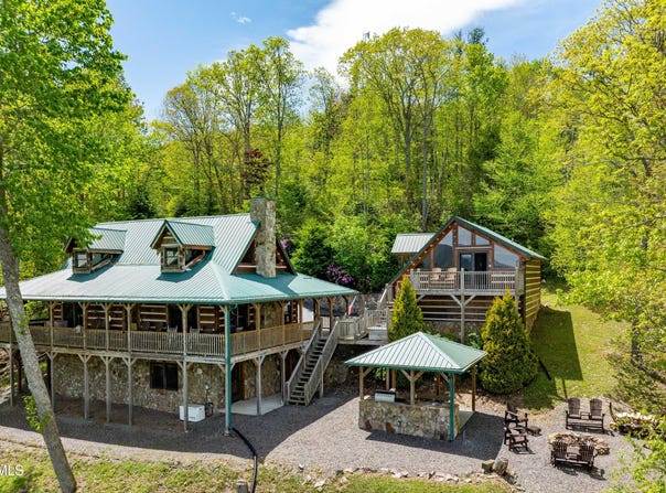 1527 Stone Mountain Road, Trade, TN 37691