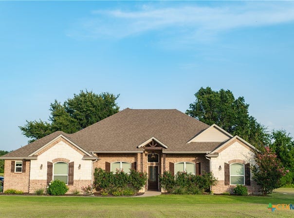 1145 Fawn Lake Dr, Bryan, TX 77808