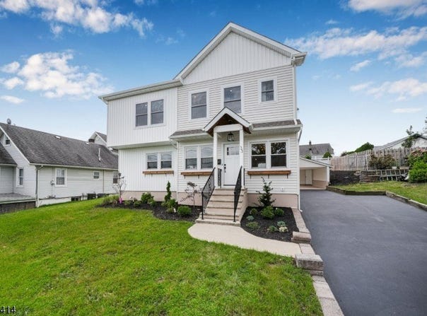 33 Hudson Ave, Totowa Boro, NJ 07512-2138