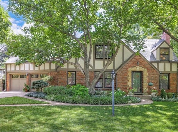 5443 Mohawk Lane, Fairway, KS 66205