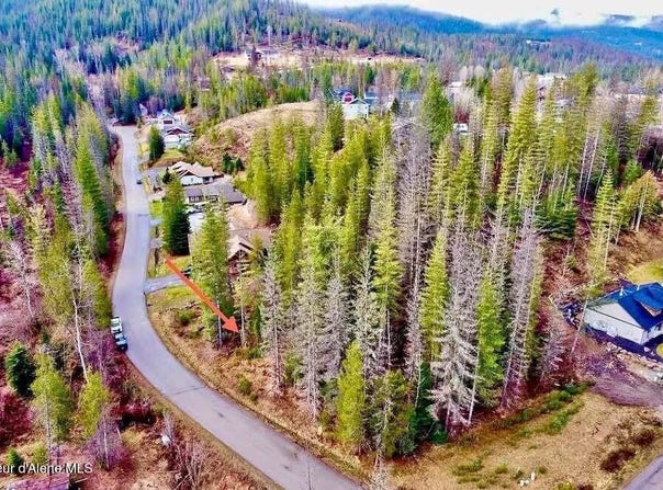 102 Memory Ln, Pinehurst, ID 83850