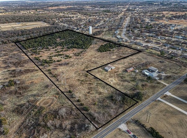 Dobbs Road, Harrah, OK 73045