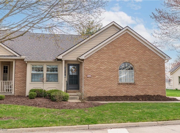 3645 Glen Eagles Boulevard, Green, OH 44685