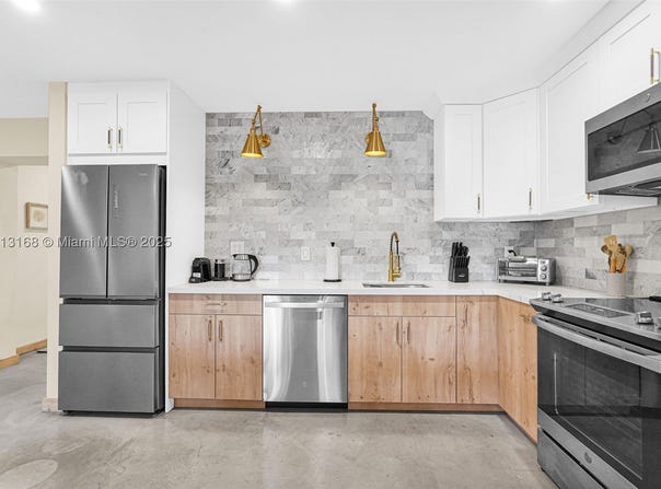 1012 NE 2nd Street, Hallandale Beach, FL 33009