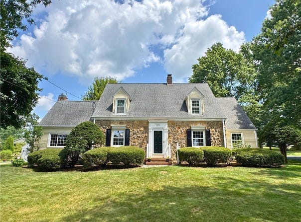 200 E Washington Blvd, Grove City Boro, PA 16127
