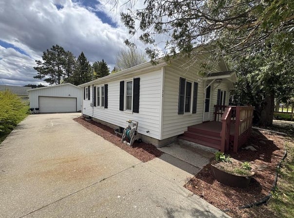 190 E Spruce Street, Harrison, MI 48625