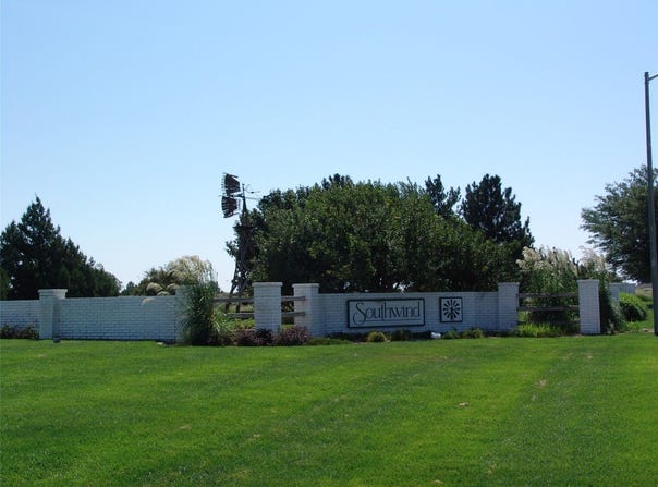 1405 Grandview Drive E, Garden City, KS 67846