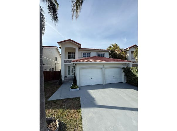 13911 SW 100th Ln, Miami, FL 33186