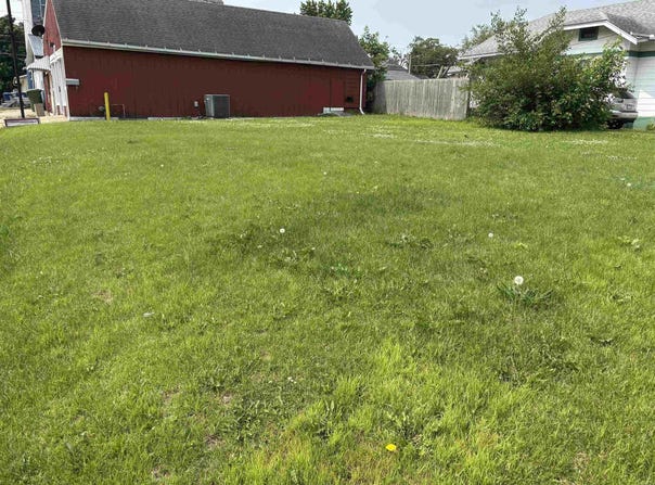 1106 S 8TH Street, Clinton, IA 52732