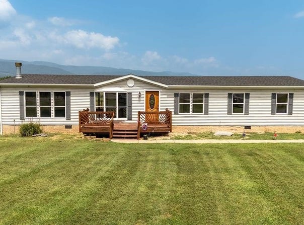 2347 EAST POINT RD, ELKTON, VA 22827