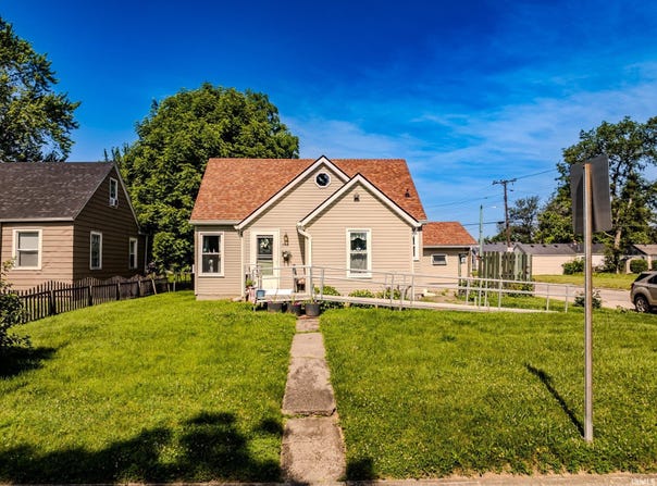 2313 N Maplewood Avenue, Muncie, IN 47304